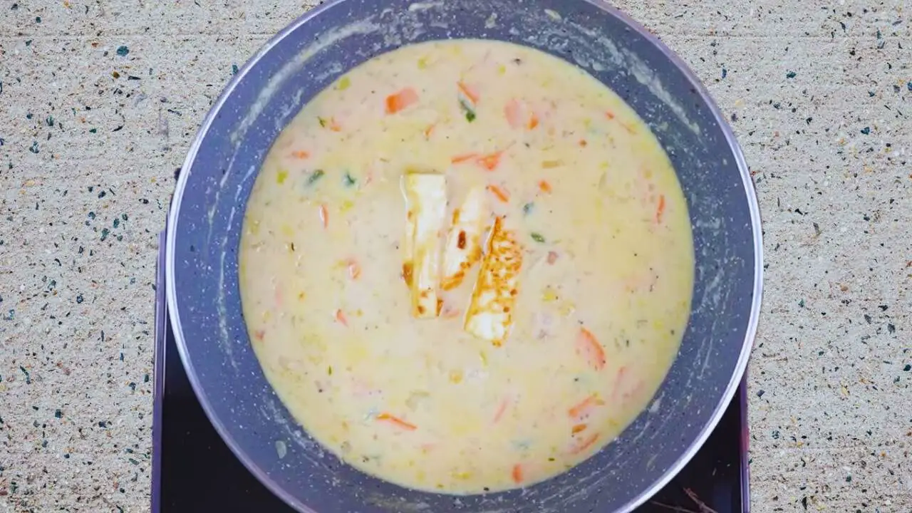 Adding fried paneer pieces 