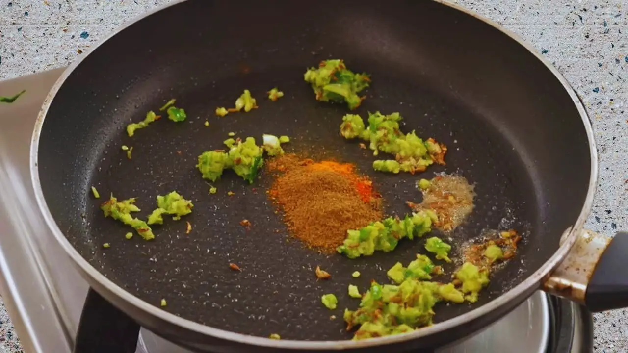 Adding powdered spices 