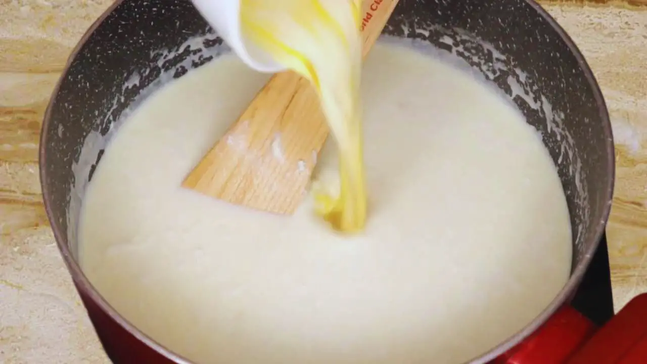 Adding saffron mixture 