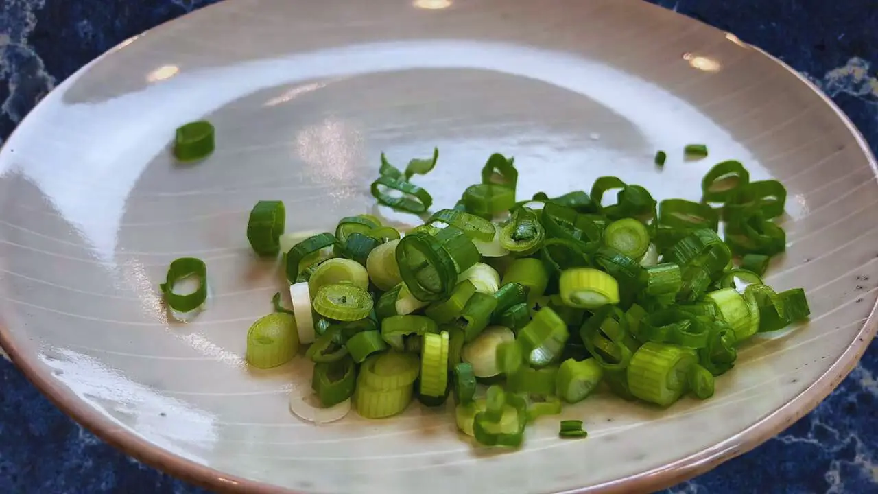 Chopped spring onions