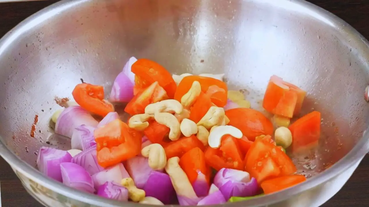 Frying, onions, tomatoes, cashew nuts 