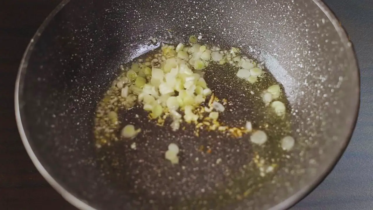 Frying spring onions 
