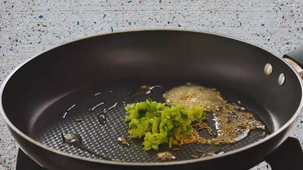 Frying the spices 