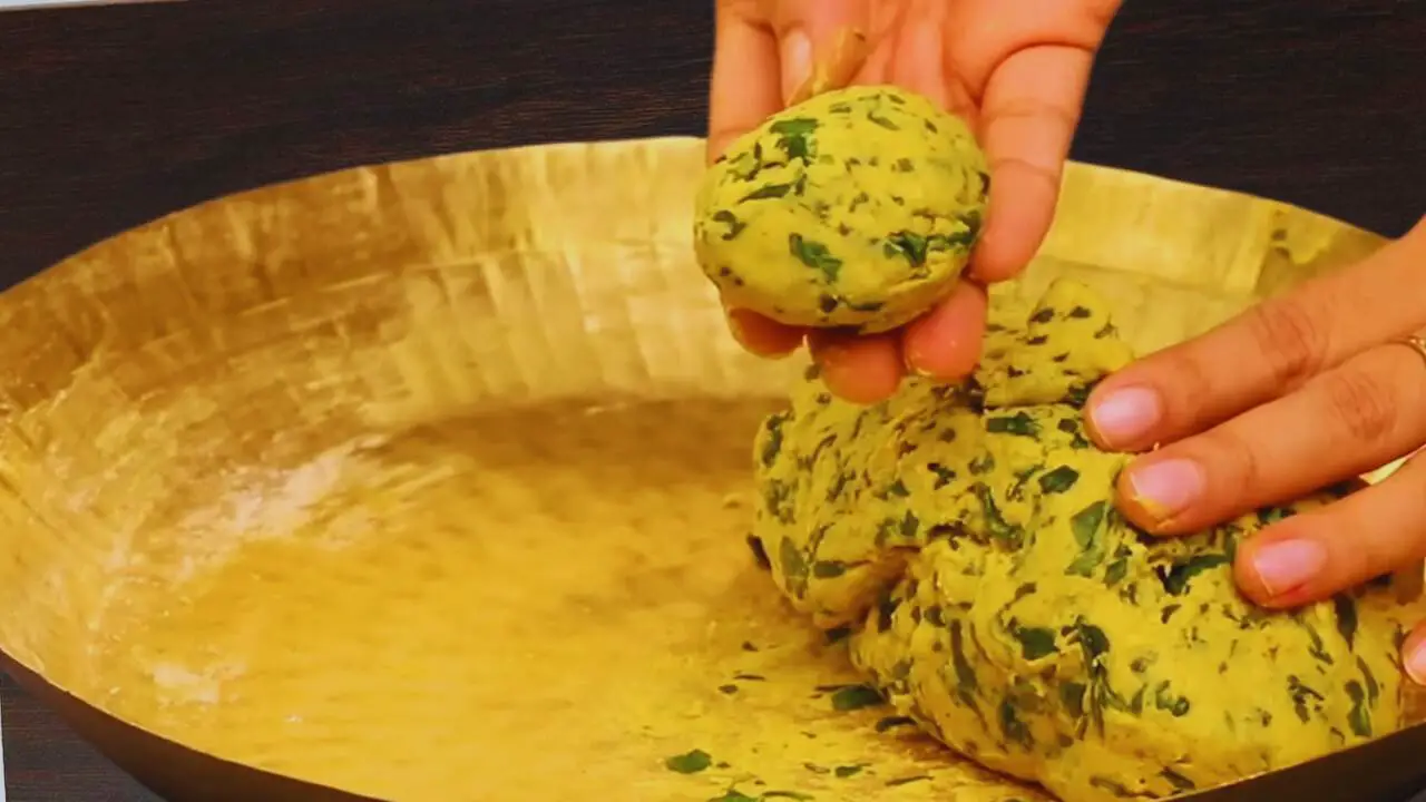 Making small dough balls 