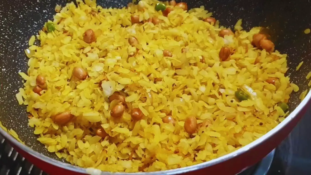 Poha recipe step 9 Mixing poha