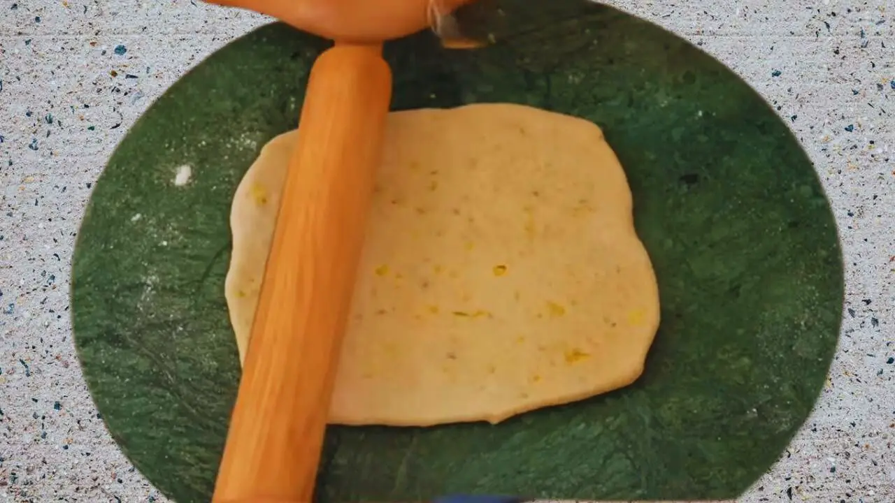 Rolling paratha 