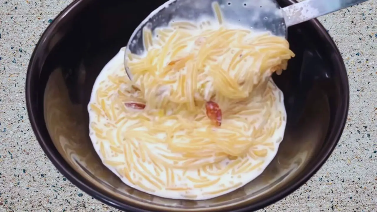 Vermicelli kheer recipe step 11 Transferring Vermicelli Kheer to a bowl