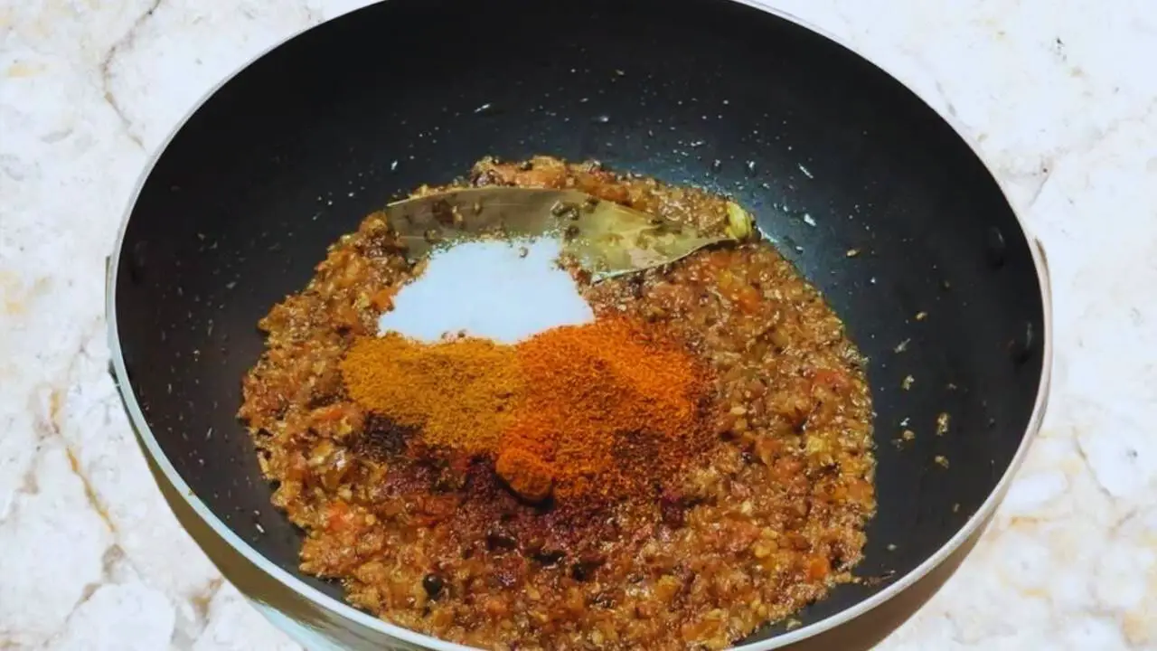 Adding powdered spices 
