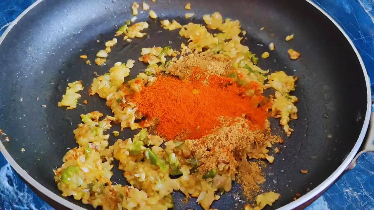 Dimer devil recipe step 4 Adding powdered spices