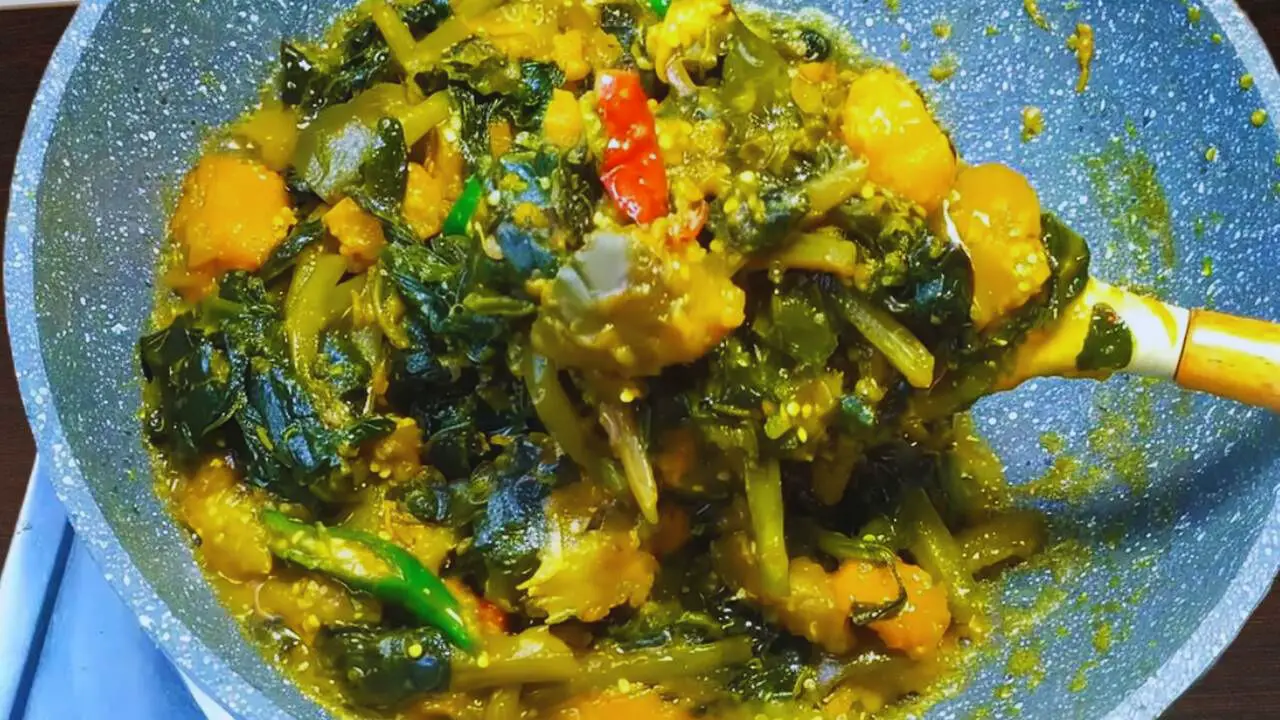 Checking texture of Niramish Pui Shak 