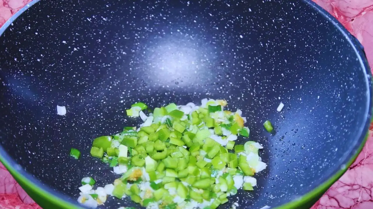 Adding chopped capsicum 