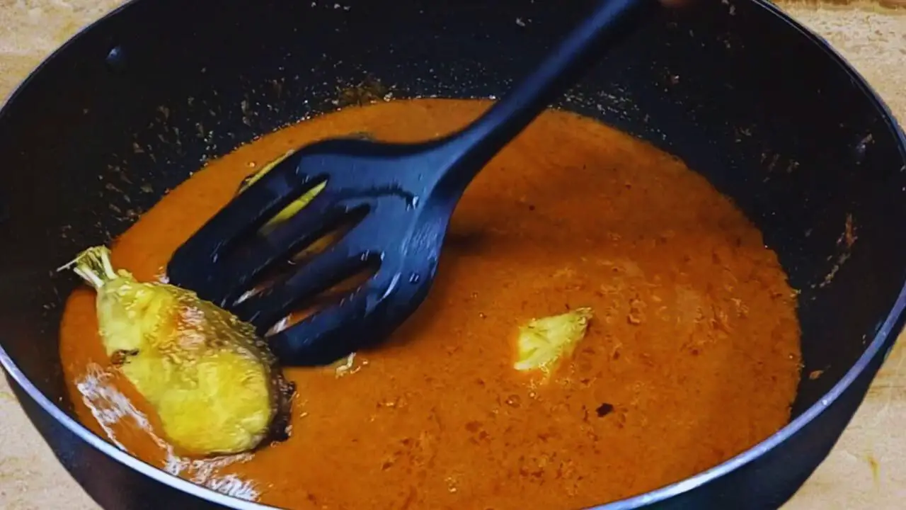 Kolhapuri fish curry recipe step 13 Adding fried fish