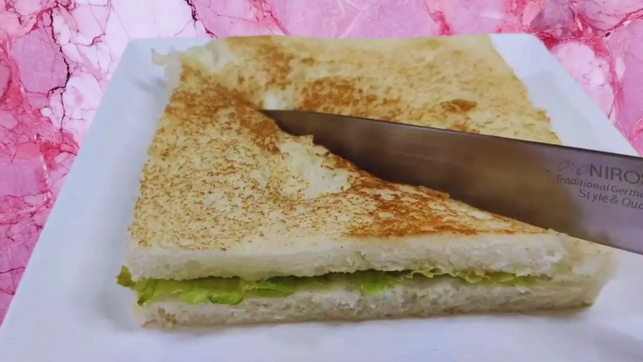 Fish sandwich recipe step 10 Cutting grilled Fish Sandwich