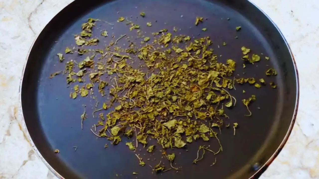 Roasting kasuri methi