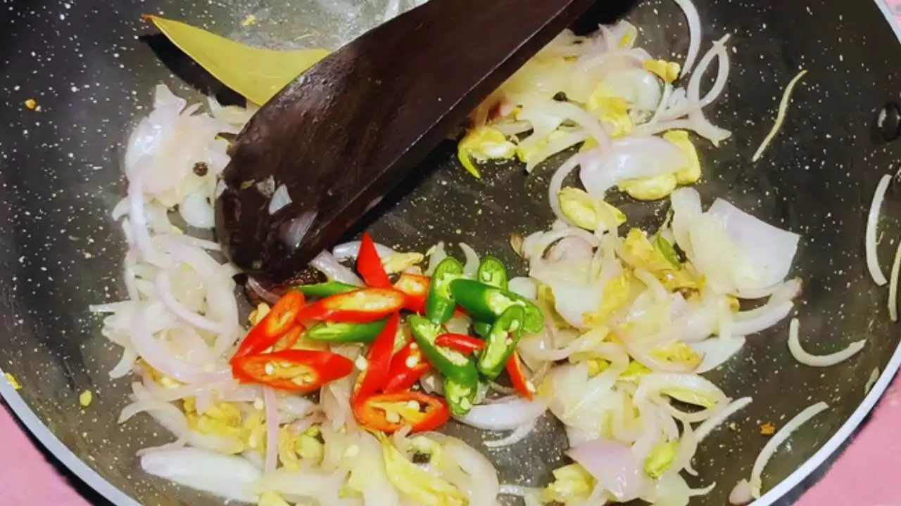 Adding green chilies 