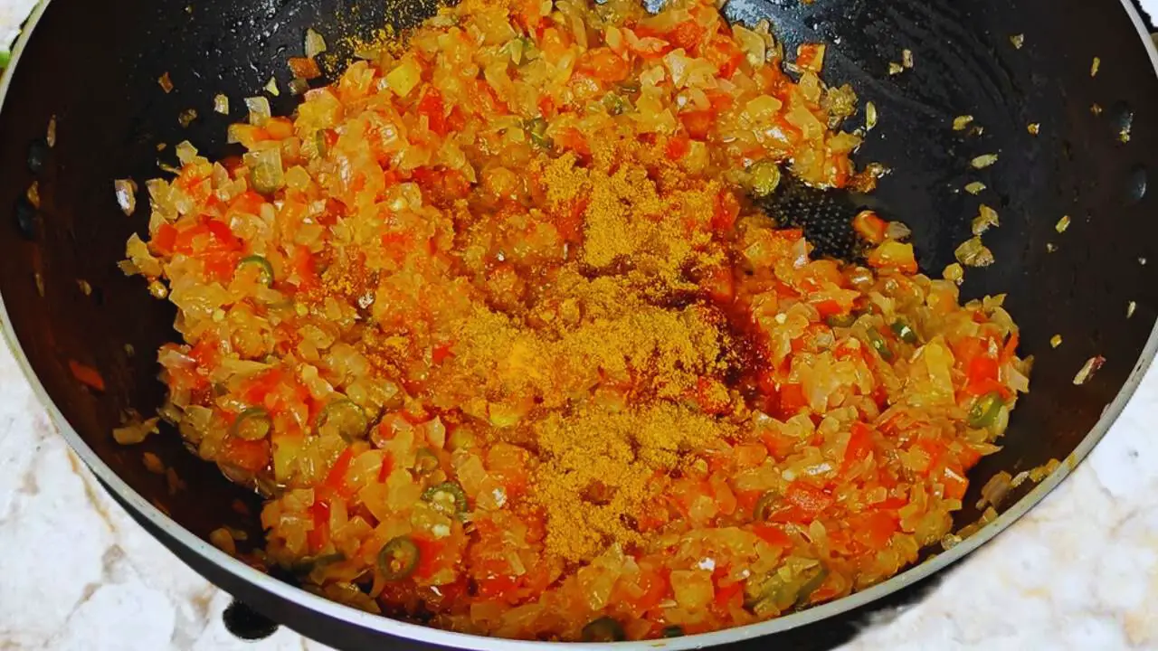 Adding powdered spices 