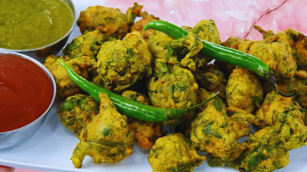 Palak Pakoda Featured Image 
