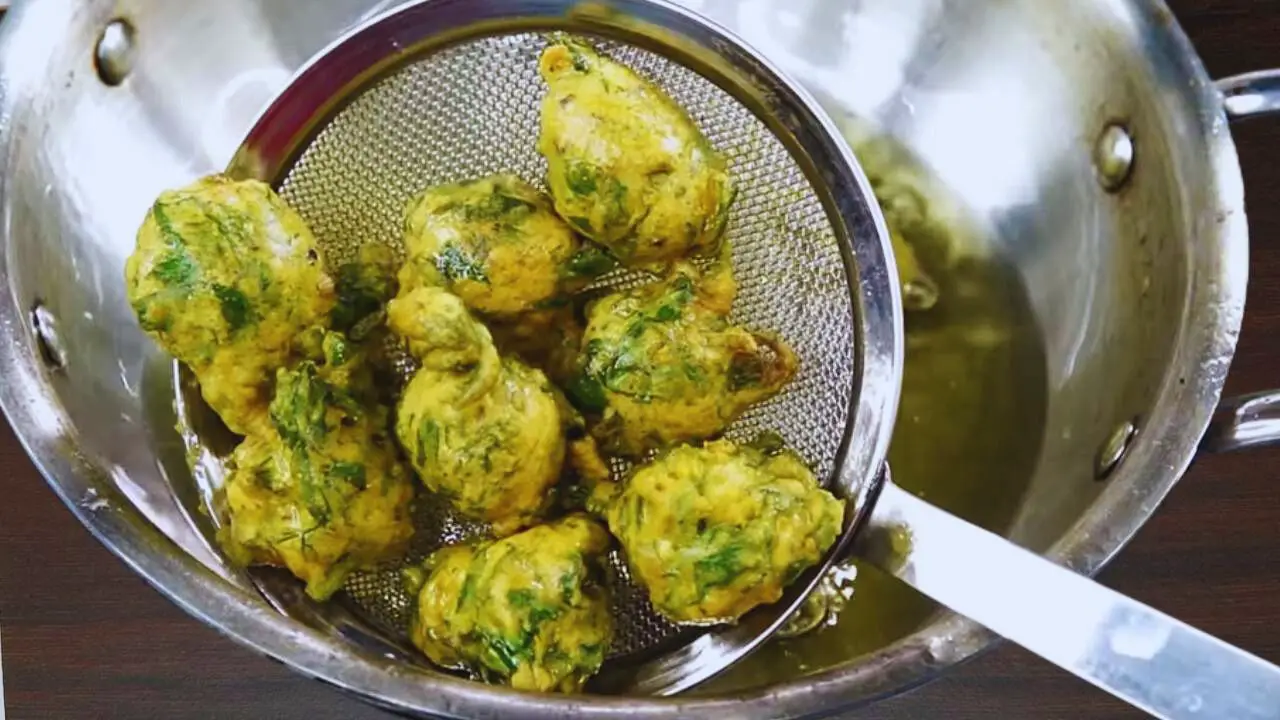 Removing Palak Pakoda