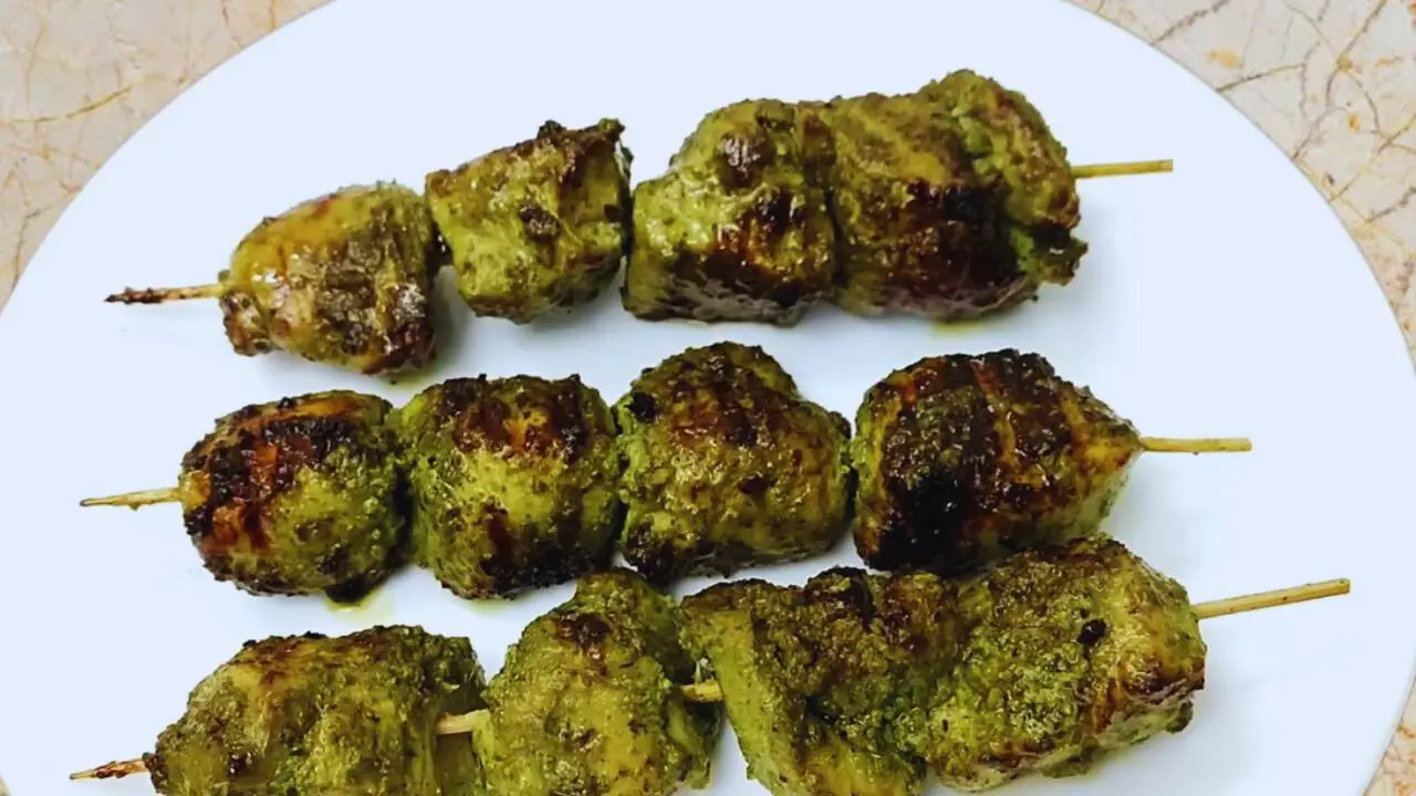 Hariyali Chicken Tikka served 