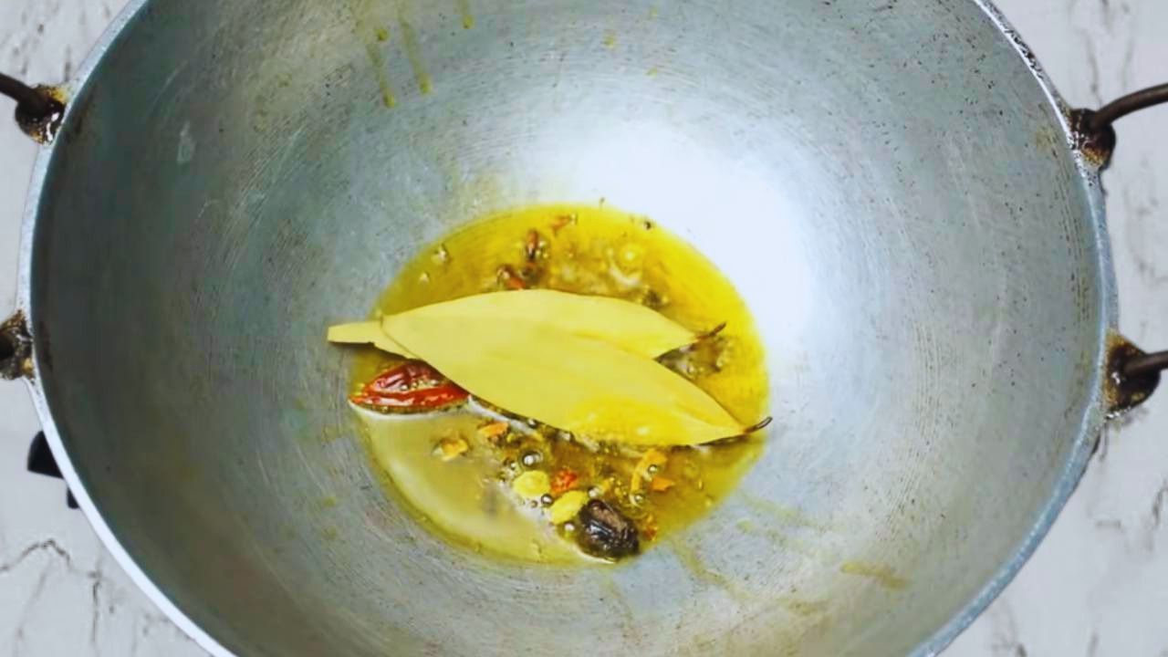 Mutton kala bhuna recipe step 2 Frying whole spices