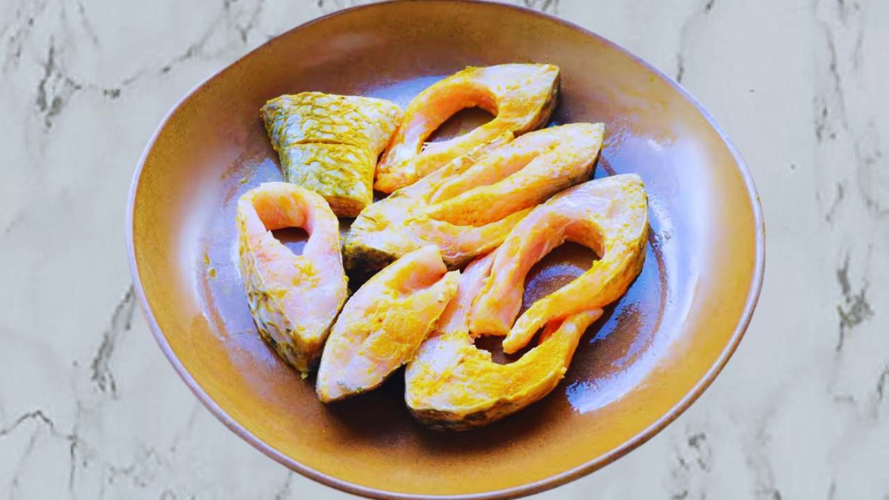 Marinating fish