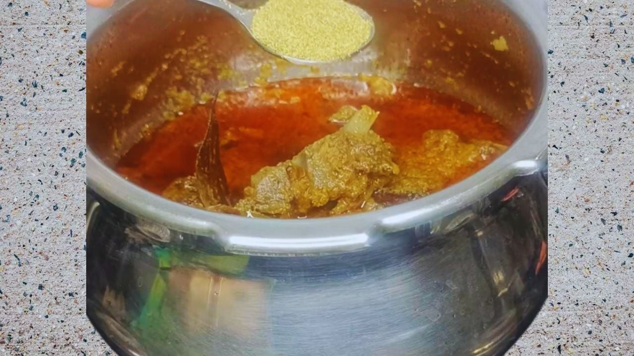 Add fennel powder