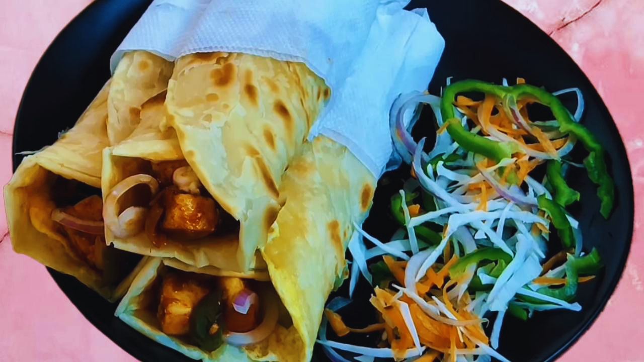 Egg Paneer Roll served 