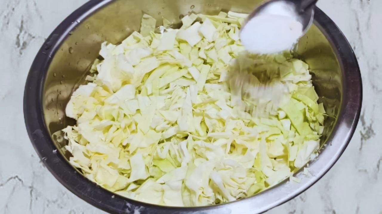 Washing chopped cabbage 