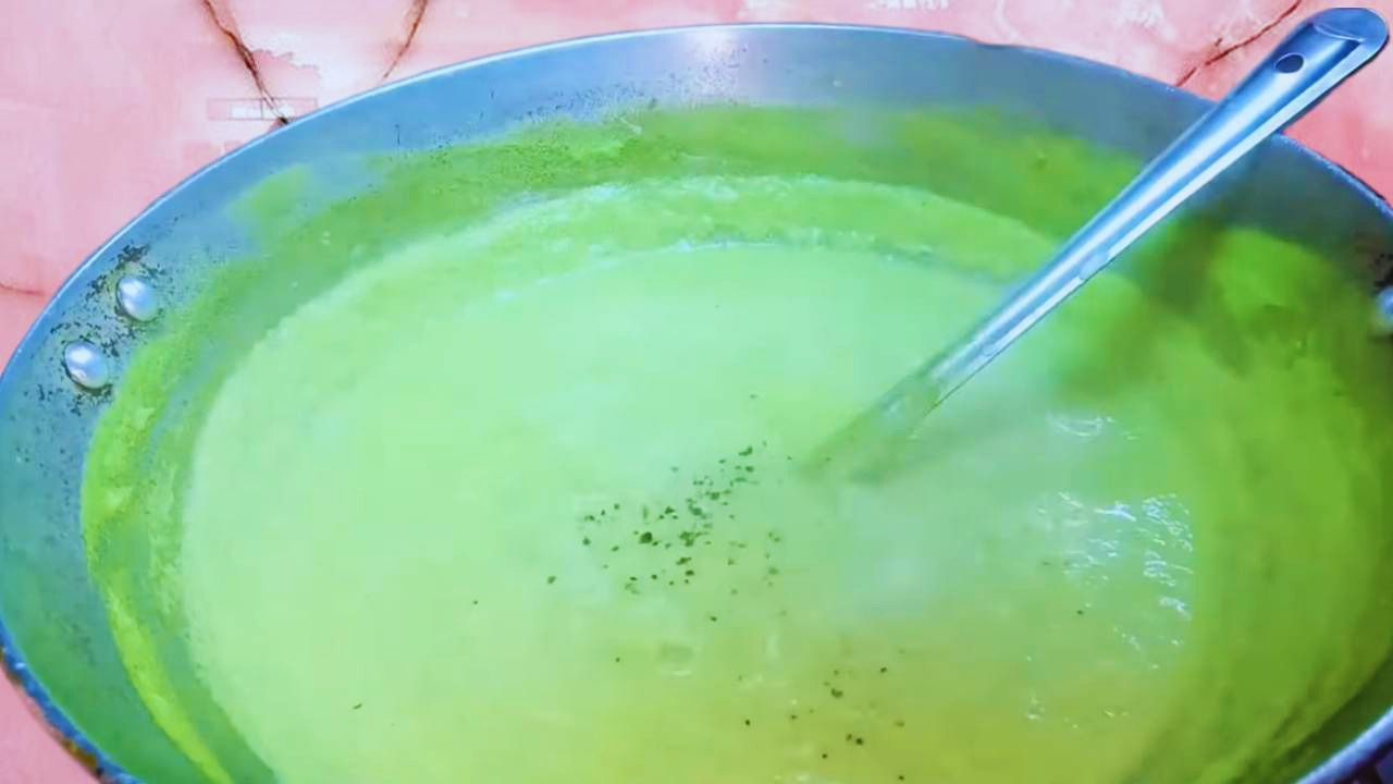 Broccoli soup recipe step 7 Mixing black pepper