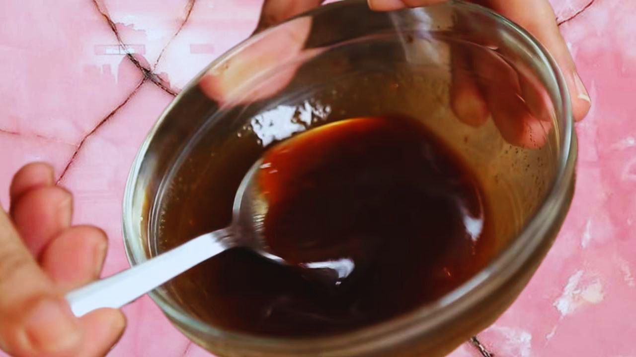 Making sauce mixture 